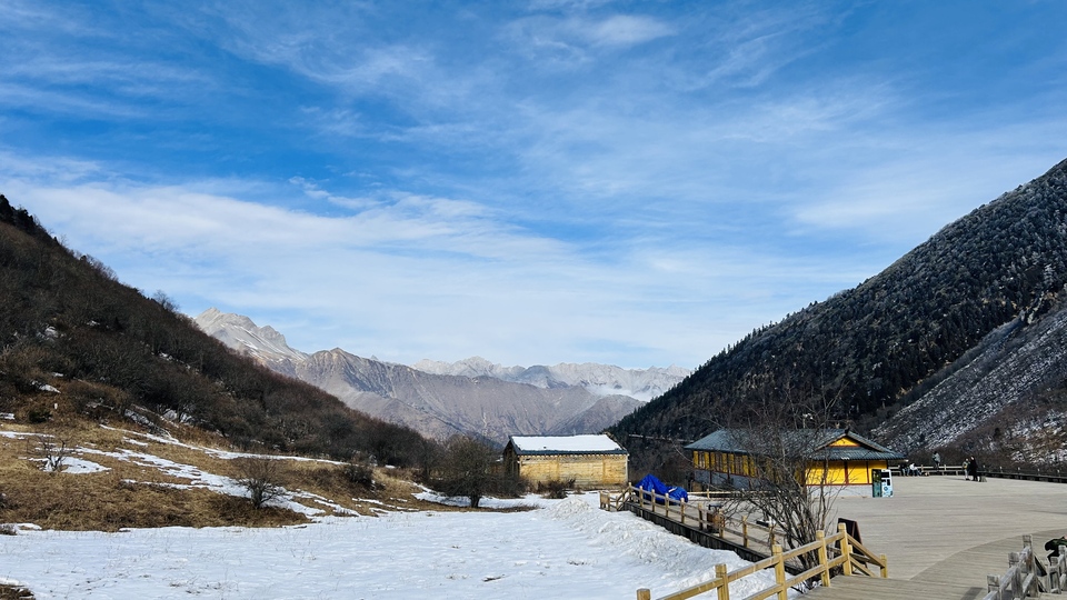 Captured Moments of Love in Aba: Huanglong National Scenic Area