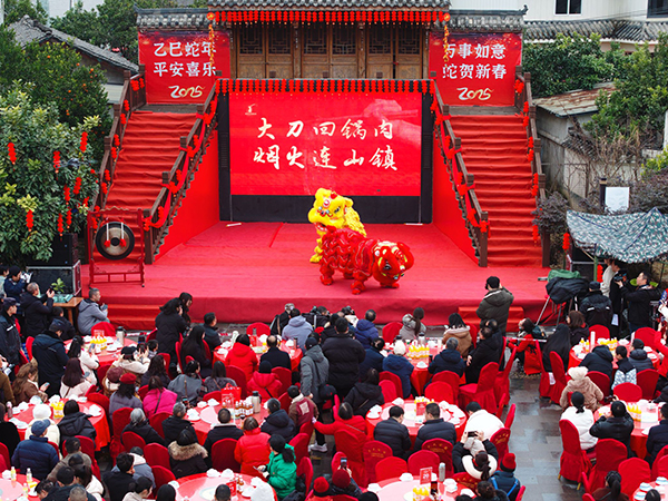 千人共聚品年味 廣漢連山“九大碗”熱鬧開席