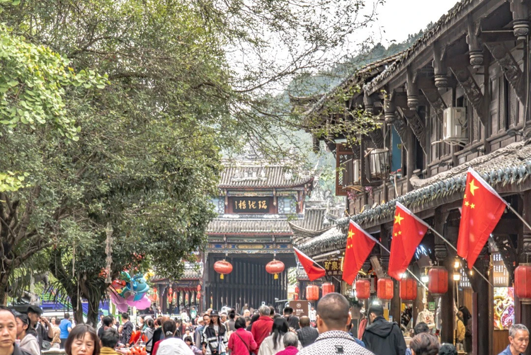 Tourism Revenue Exceed 1.3 Billion Yuan in Chongzhou During the National Day Holiday