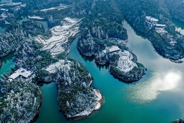 來四川看湖 品天府美景