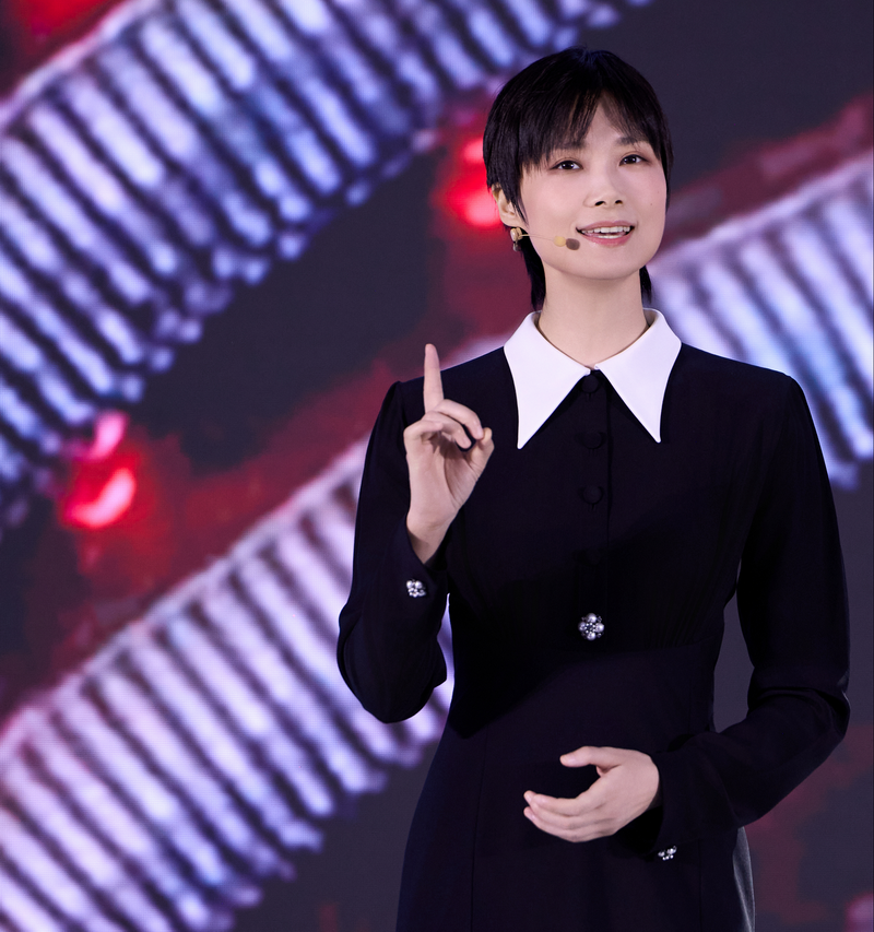 Ding Zhen and Li Yuchun Present "Four International Tourism Business Cards of Sichuan" to the World