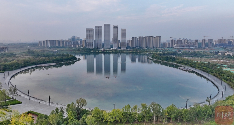 四川成都：怡心湖“美容師” 守護碧水清波成“風景”