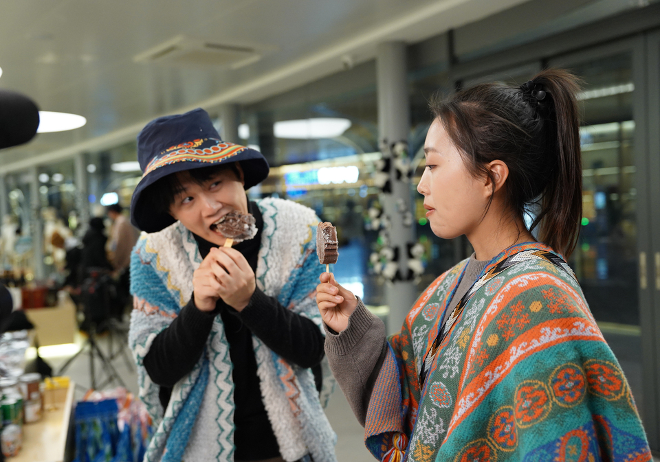 Captured Moments of Love in Aba: Ethnic Costume & Ice Cream