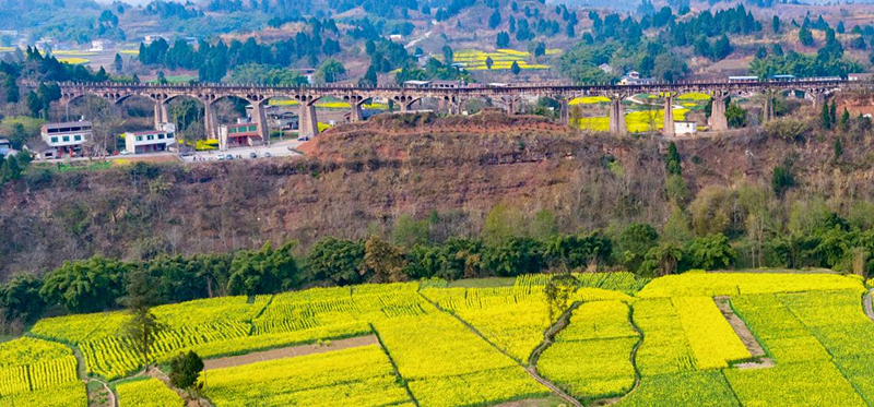 Embalse de Heilongtan en la zona de riego de Dujiangyan, Sichuan: cuenta con suficiente suministro de agua para riego y hermoso paisaje hidráulico