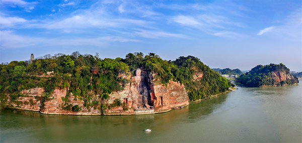 Delegation of Nepalese Youth Visits Leshan to Promote Cultural Exchange