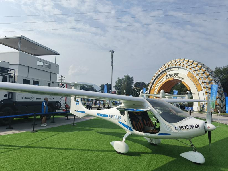 Various Low-Altitude Aircraft Showcase at the National Equipment Exhibition for 318 Self-Driving Tours