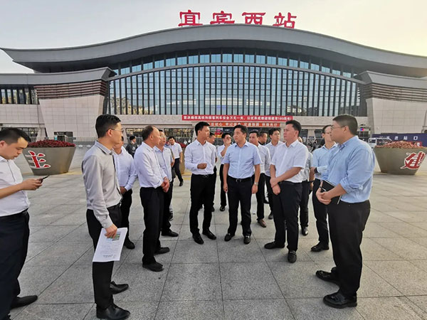 （合作單位）宜賓市敘州區委書記雷濤赴綠地項目視察指導_fororder_調研活動現場-供圖-綠地宜賓公司