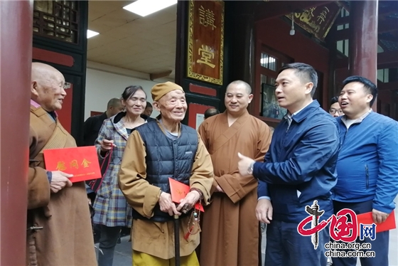 （轉載）成都市成華區走進昭覺寺開展“九九重陽節 濃濃敬老情”慰問活動