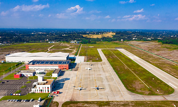 自貢航空産業園區龍頭企業聚集 成就雙百億“航空夢”_fororder_2自貢通用鳳鳴機場（攝影-廖志全）