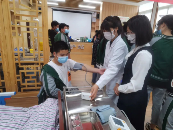 感受職業的魅力 天府新區16所學校學生進職校“嘗鮮”_fororder_未標題-2