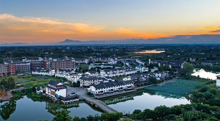 特色農業項目助力鄉村振興 眉山市東坡區鄉村旅遊正當時_fororder_龔村新貌-供圖-東坡區委宣傳部
