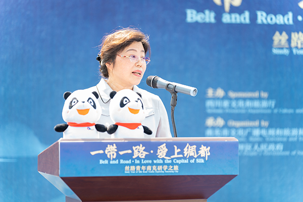 “一帶一路·愛上綢都”——絲路青年南充研學之旅正式啟動_fororder_南充市人大常委會副主任張曉艷致辭-攝影-廖志全