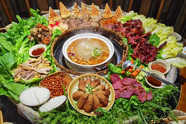 雅安——“食”在是個好地方 別有一番“味道”_fororder_土司宴--供圖--雅安市委宣傳部