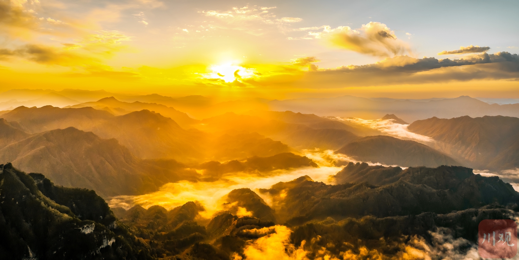 （轉載）秋色醉人 光霧山漫山紅葉似仙境油畫