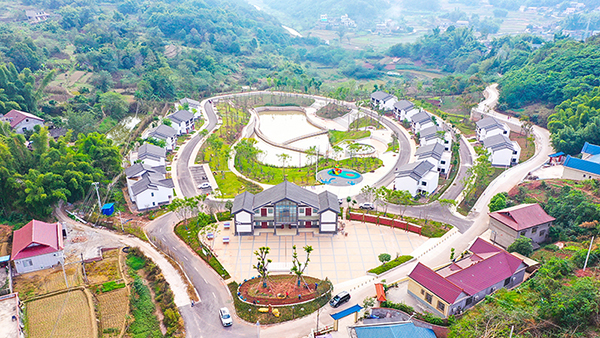 自貢沿灘區：高鐵鋪就“幸福路” 沿灘鄉村“煥新顏”_fororder_1已建設完工的順昌美新村