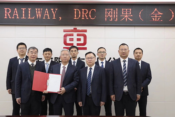 “資陽造”我國首批出口中非地區交流傳動內燃機車項目簽約_fororder_“雲簽約”現場-供圖-資陽市委宣傳部