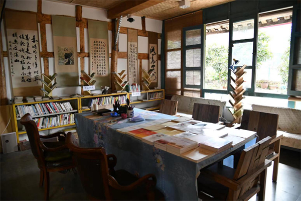 巴中通江：八旬老人自辦圖書館 30餘年收藏圖書3000余冊_fororder_未標題-1