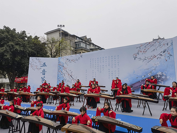 眉山“東馬”鳴槍開跑 賽道旁邊精彩不停_fororder_賽道旁邊的精彩表演-供圖-眉山東坡區委宣傳部（1）
