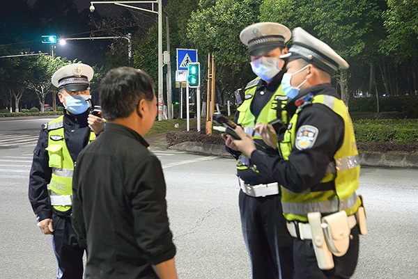 廣漢公安深入開展“護耕”集中清查整治行動_fororder_交警開展“酒駕”“毒駕”整治行動