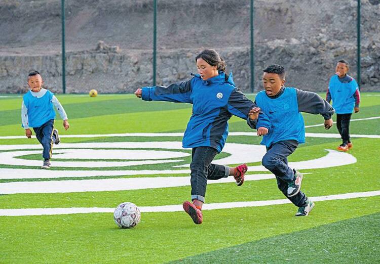 （轉載）“雲端球場”大涼山孩子放飛夢想