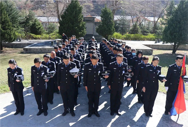 清明祭英烈 忠誠鑄警魂 四川各級公安機關開展紀念公安英烈系列活動_fororder_清明祭英烈-供圖-四川省公安廳（6）