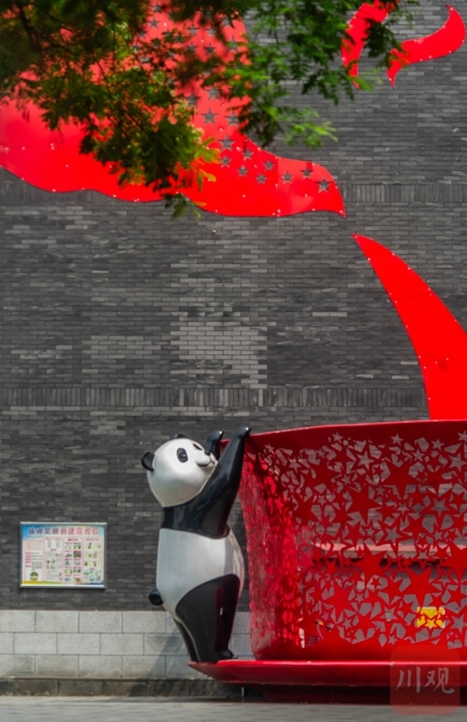 （轉載）邊走邊拍⑥ 來成都街頭與“大熊貓”偶遇