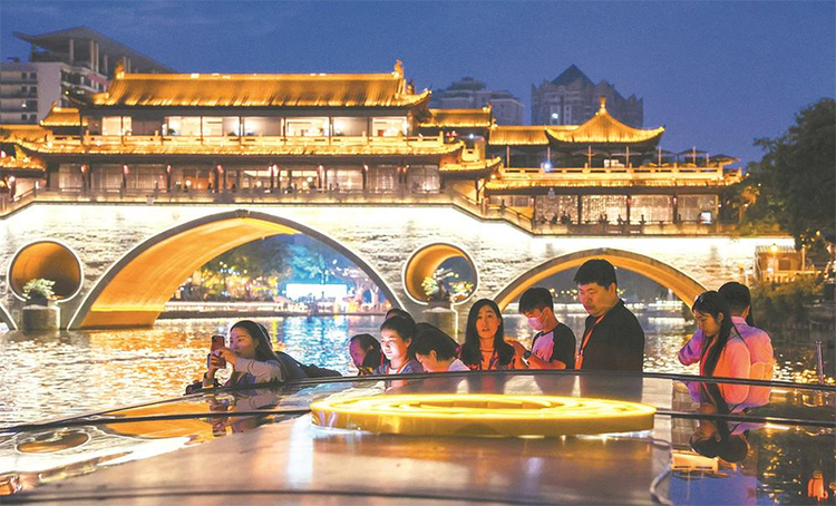 （轉載）夜遊錦江、逛寬窄巷子 世界媒體團“打卡”成都煙火氣_fororder_未標題-1