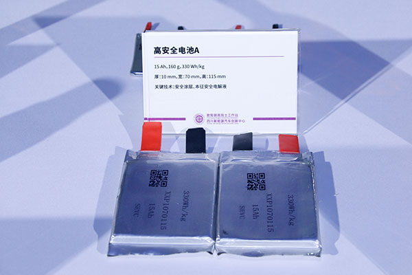 （張）16家“宜賓造”企業亮相第九屆成都國際汽車零配件及售後服務展覽會_fororder_歐陽明高院士工作站造“高安全電池A”-攝影-高學兵
