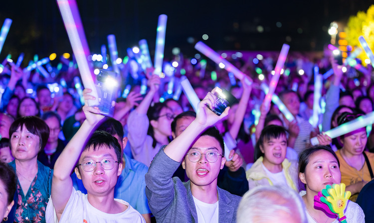 （張）五彩榮州 山水佛城 第十一屆榮縣大佛文化旅遊節正式開幕_fororder_8演出現場（攝影 廖志全）