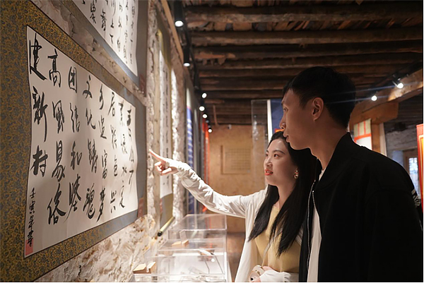 通過藝術看見理塘 甘孜州理塘縣舉行“藝術三展”_fororder_未標題-1