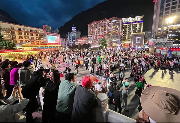 兩月接待超1500萬人次 甘孜州今年暑期為何這麼“熱”_fororder_未標題-1