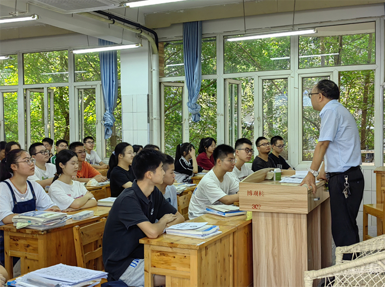 組圖｜直擊開學第一天_fororder_眉山一中積極準備迎接新學期-供圖-眉山市教育和體育局