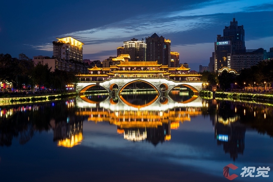 （轉載）都市夜未央 燈火點亮一座向上之城