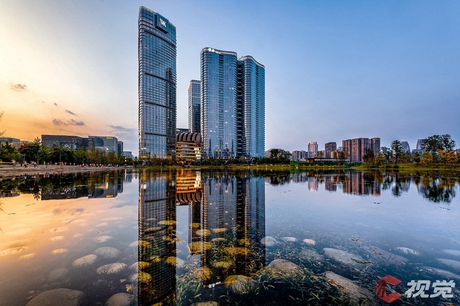 （轉載）都市夜未央 燈火點亮一座向上之城