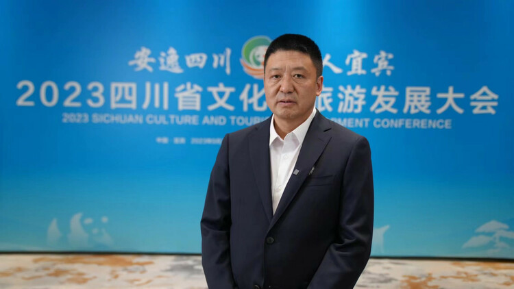 （轉載）第五批天府旅遊名縣書記談｜甘孜州理塘縣委書記董徳洪：目之所及皆風景，“天空之城”等您來