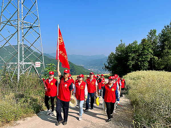 達州宣漢：“兩心”融合 “心心”相印_fororder_志願者接單，開展助農搶收活動