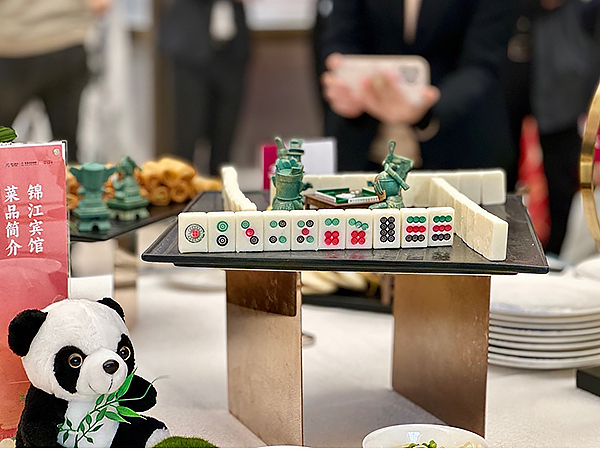 集聚全省21個市州特色美食 四川旅投首屆安逸美食周開幕_fororder_安逸美食周上的四川元素-攝影-楊雯涵-