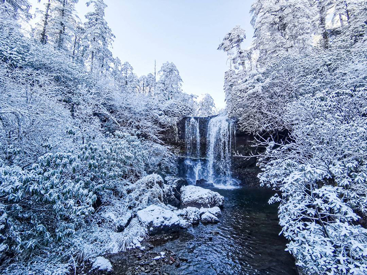 眉山洪雅：瓦屋初雪 如詩如畫_fororder_瓦屋雪景-供圖-洪雅縣委宣傳部[1]