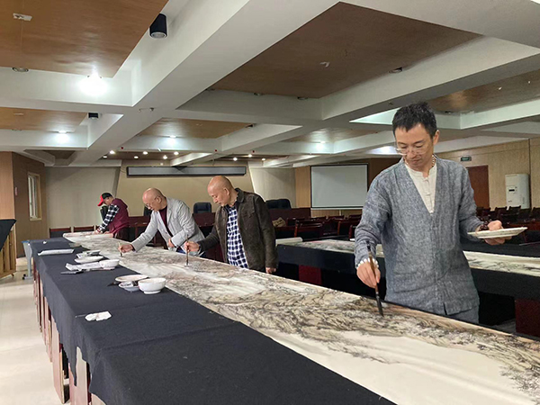 簡陽邀您來命名啦！“東灌”主題百米畫卷徵名啟事_fororder_東灌百米畫卷製作現場-供圖-簡陽市委宣傳部