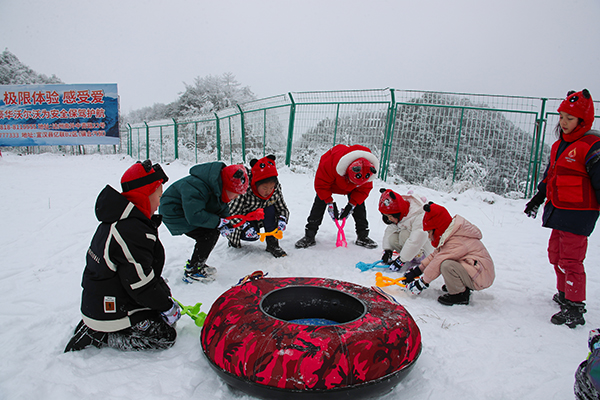 達州宣漢：冰雪“熱”起來 經濟“火”起來_fororder_戲雪