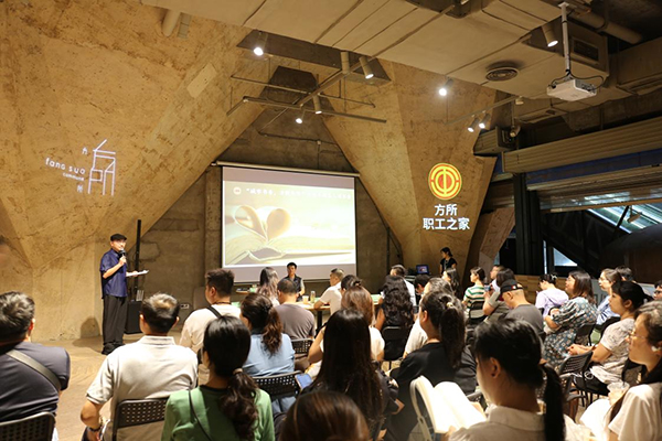 成都市錦江區舉辦文化名人讀書會 四川作家杜陽林新書推薦《成長三部曲》_fororder_圖片-1