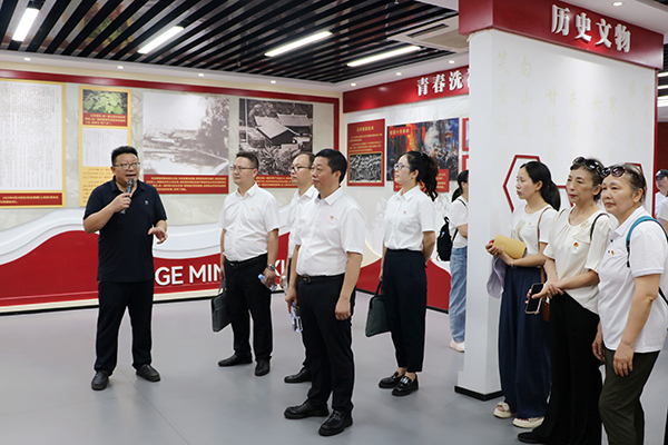 宜賓市一曼中學校：探尋紅色陣地凝黨心 共研育人良方踐初心_fororder_感悟事跡強信仰-攝影-李靜