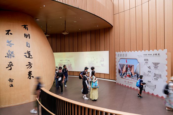 “五糧液主題日”活動在大阪世博會中國館舉辦_fororder_沙畫視頻講述五糧液和世博會跨越百年的淵源-供圖-五糧液集團