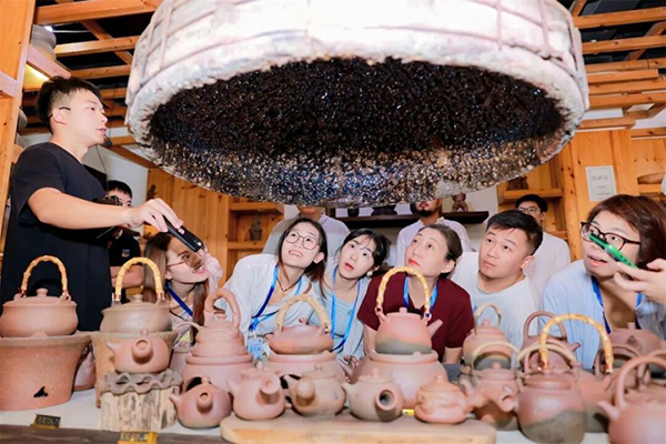 百家旅行商齊聚雅安 共繪文旅合作新圖景_fororder_圖片-2