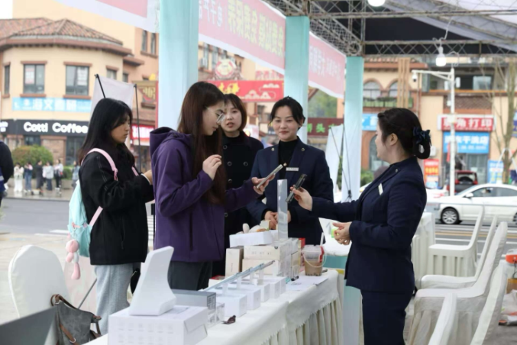 好戲連臺 德陽市2025川菜川劇文化周活動精彩上演_fororder_活動_resized