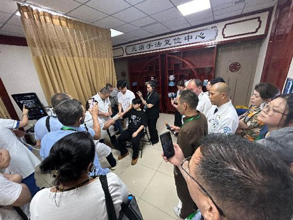 成都青羊：中亞五國衛生代表探秘成都一骨　沉浸式體驗非遺骨傷與中醫藥創新_fororder_圖片-1