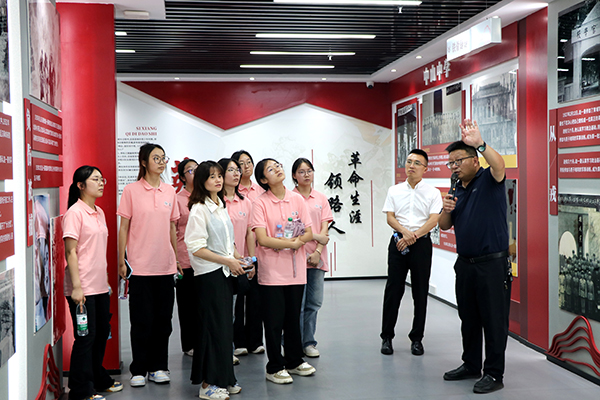 宜賓市一曼中學校：校際聯動傳薪火 共話育人新藍圖_fororder_學習一曼事跡-攝影-陳國峰