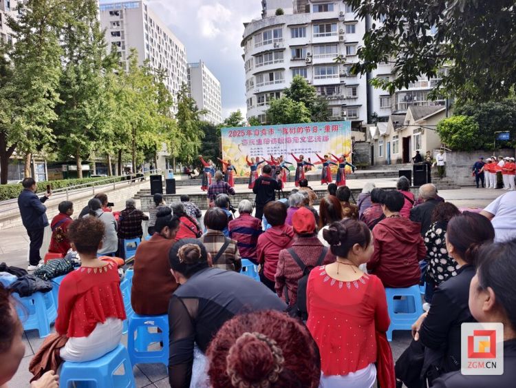 自貢高新區學苑街道舉辦2025年“小苑同學”幫就業暨高校畢業生秋季專場招聘會