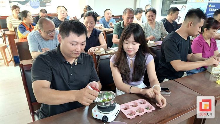 自貢高新區華景社區舉辦“溫情七夕節 清廉話家風”活動