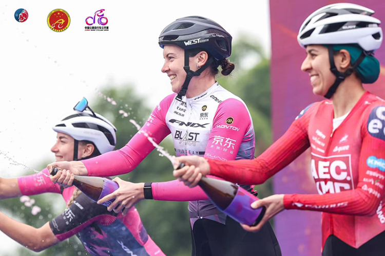 2025中國公路自行車公開賽(眉山彭山站)鳴笛開賽 千名騎手逐風岷江畔_fororder_微信圖片_20251102210952_35_4